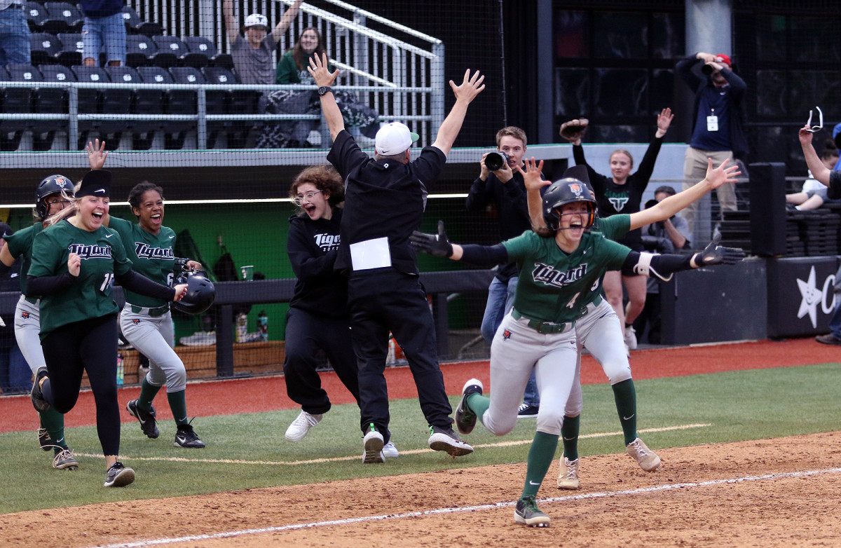 Tigard Oregon City 6A softball final Dan Brood 36
